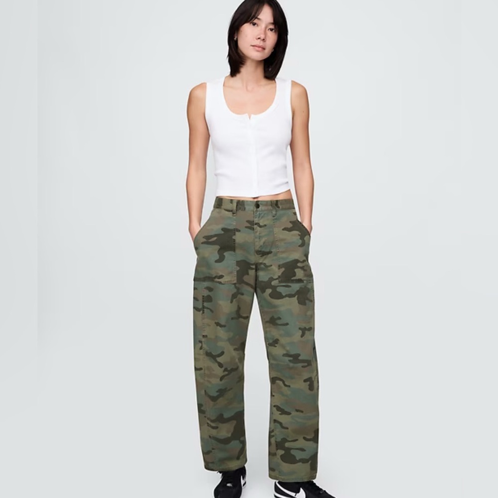Gap Camouflage Barrel Pants / Jeans NWT 10